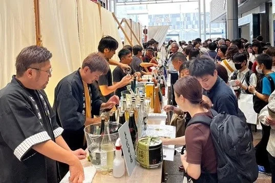 百貨店内で開催されている日本酒の試飲販売会