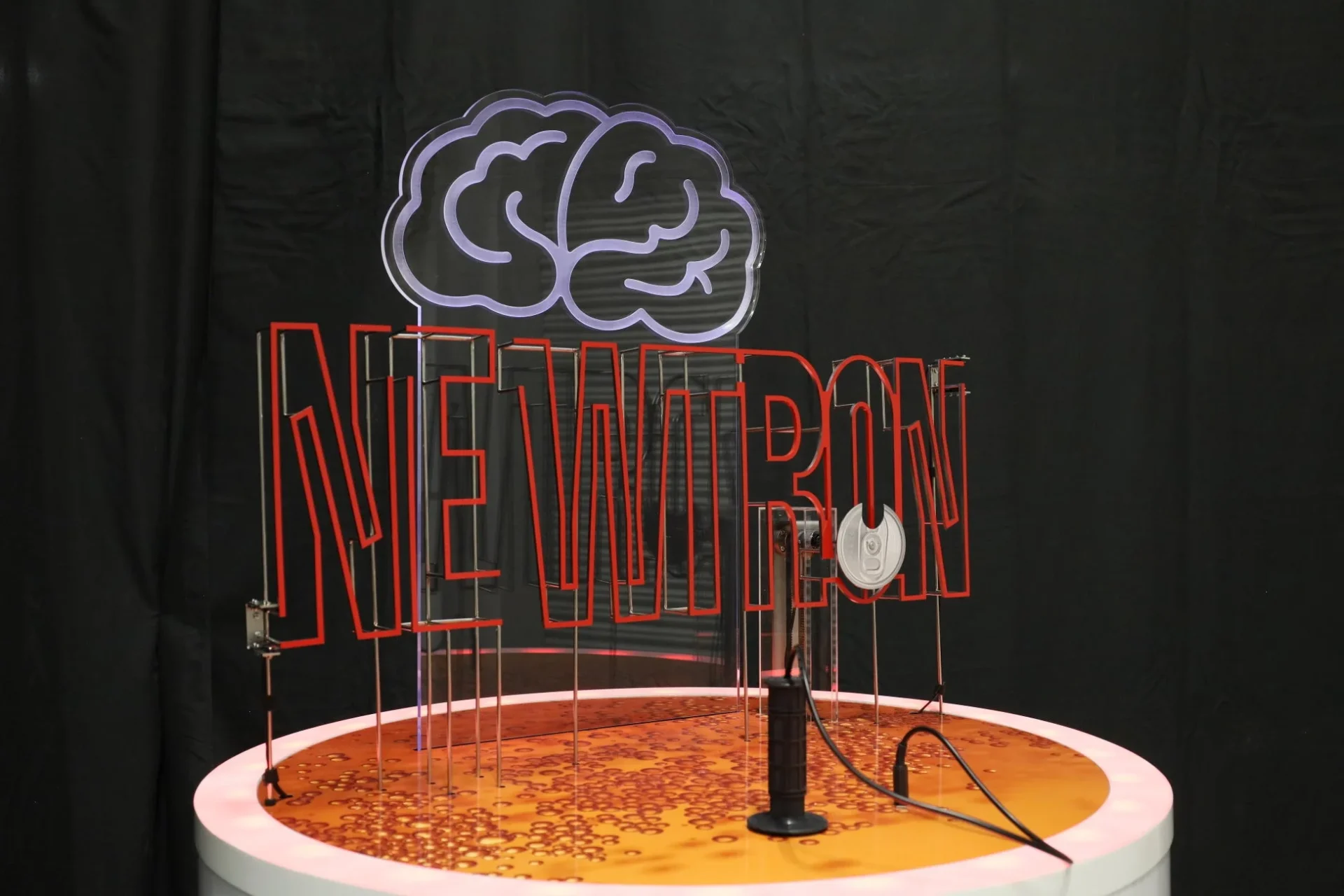 NEWRON ゲーム