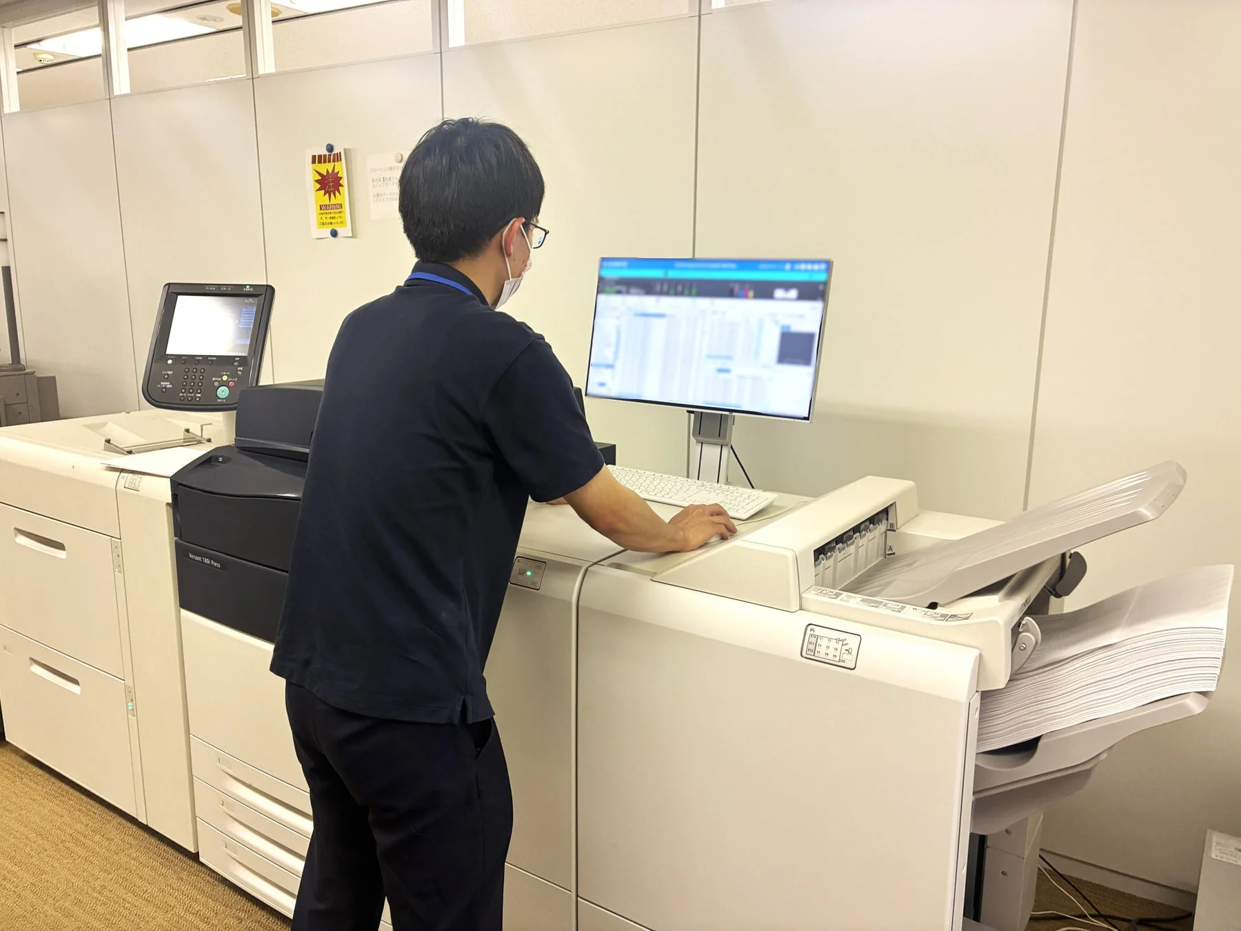 印刷・製本業務の様子