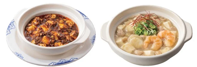 赤い麻婆豆腐と白い海老と豆腐の煮込みが並べられたセット
