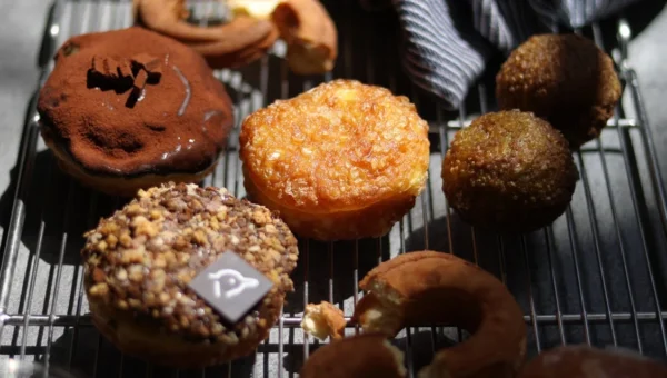 ドーナツ専門店「STANDARD DONUTS」がJR大阪駅直結「エキマルシェ大阪」に4号店オープン！素材にこだわった新作オールドファッションと限定スイーツが登場