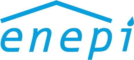 青い文字で「enepi」と書かれたロゴマーク