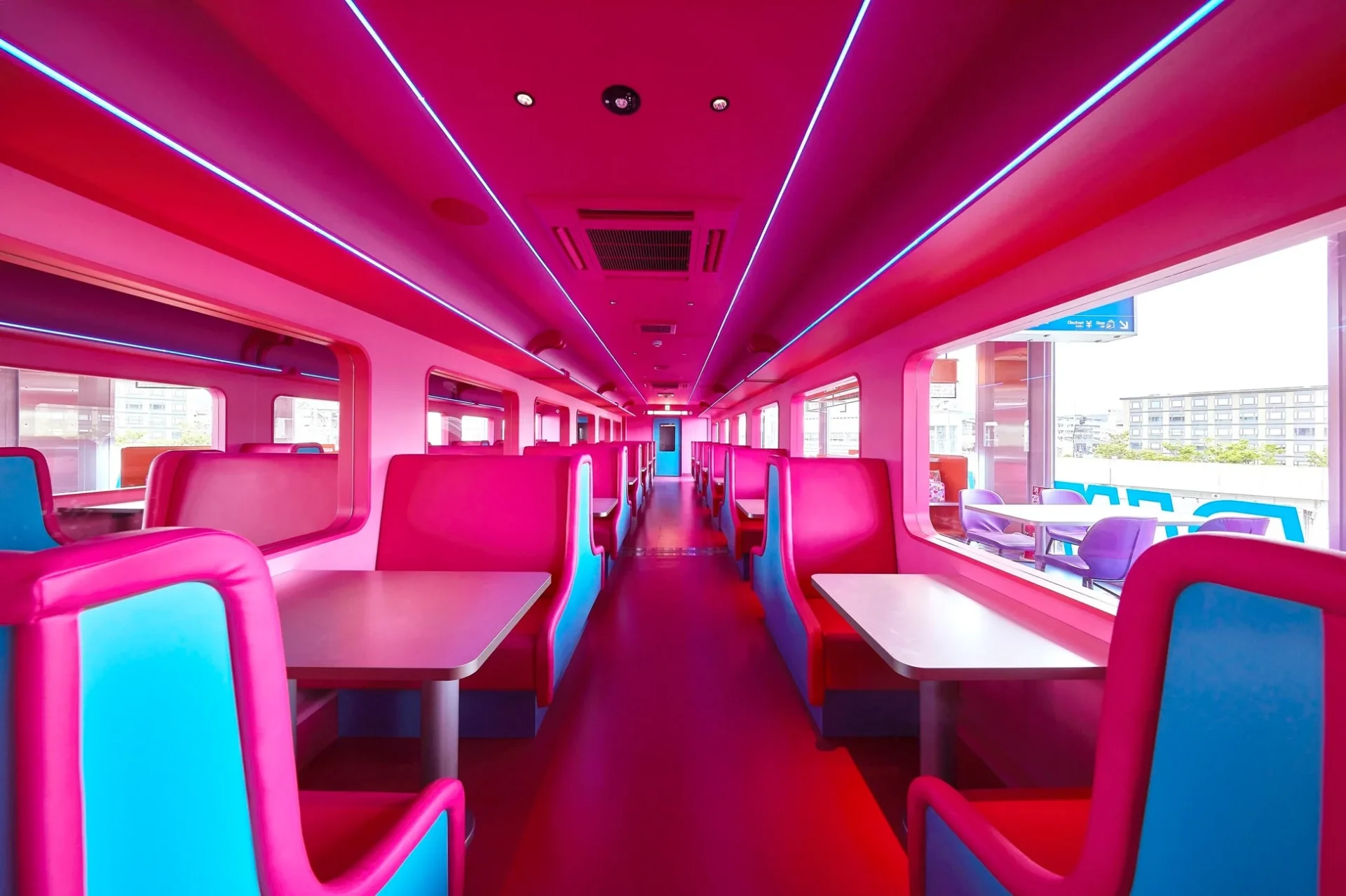 FUTURE TRAINの店内