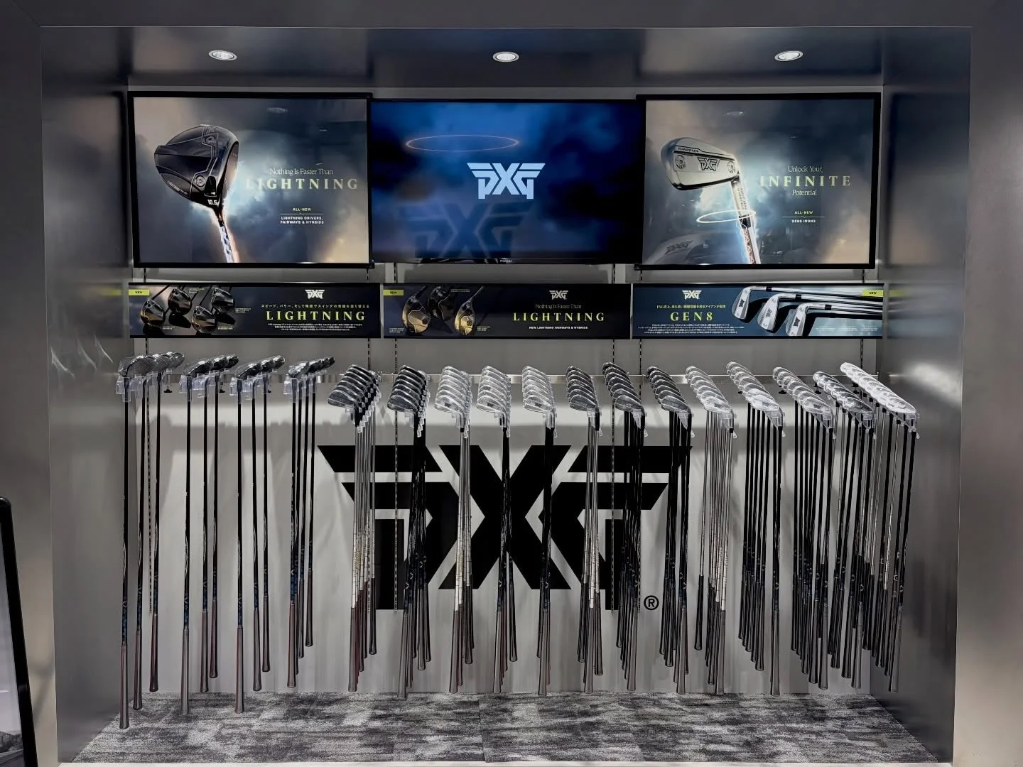 PXGのゴルフ用品が展示された店舗の様子