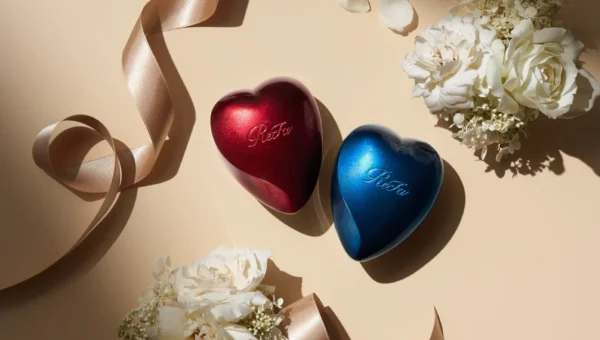 「ReFa HEART BRUSH」に待望の新色！光輝く「グロスボルドー」「グロスネイビー」が限定登場