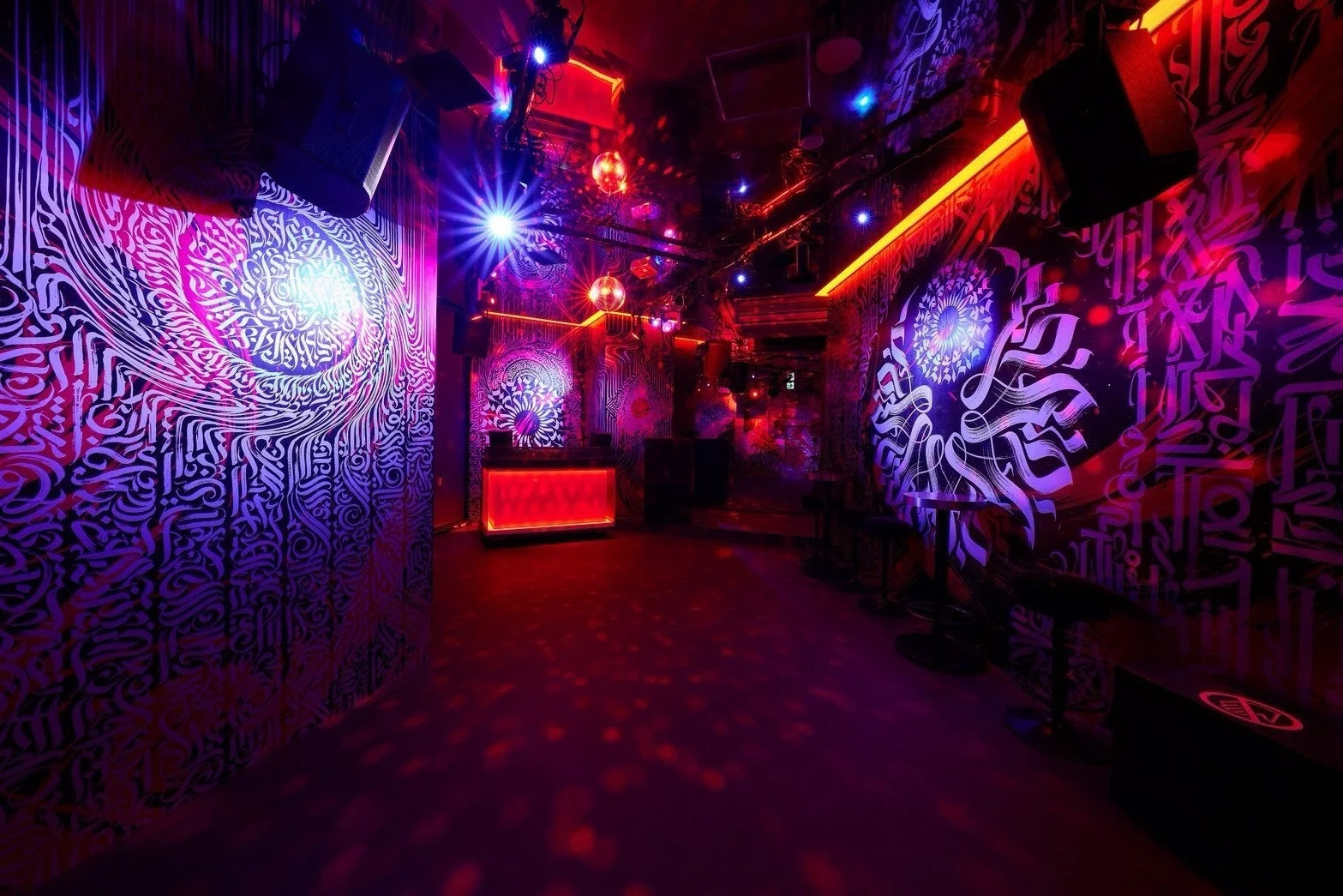 2F ART GALLERY & CLUB