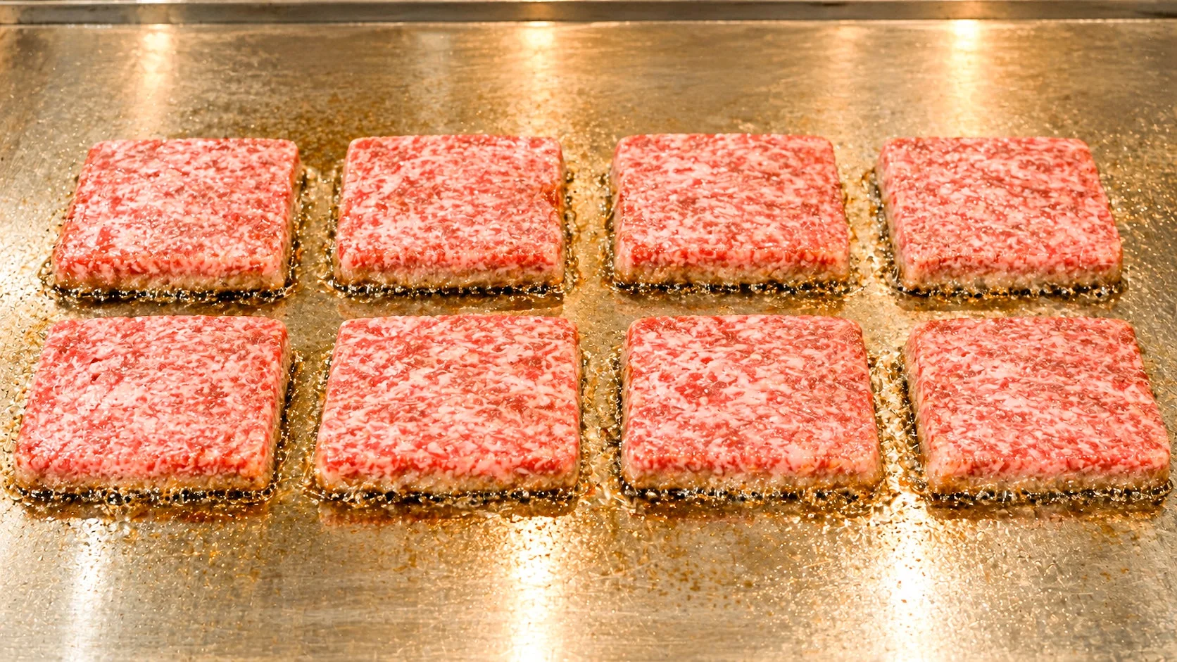パティを焼いている様子