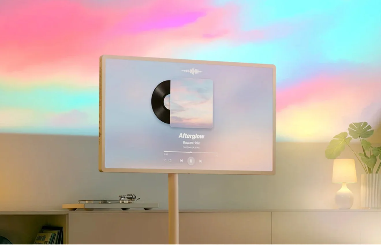 音楽再生画面が表示されたモダンなテレビ