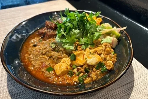 会社員が「次の一皿が読めない」スパイス料理店を三軒茶屋にオープン！「モンダロスパイス」が織りなす意外な美食体験