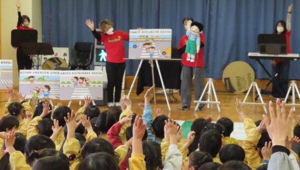 【JAF愛知】幼児に向けた交通安全啓発「JAF交通安全ドレミぐるーぷ」公演を豊川市・江南市で開催