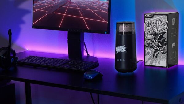 『仮面ライダーエグゼイド』コラボのエナドリ缶クーラー『ゲーマー専用エナドリ缶クーラー「プロトマイティアクションXオリジン」』を限定発売