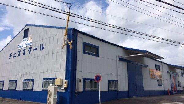 【リニューアル記念】家族で通えば初月受講料が無料に！「テニスラウンジ刈谷」が新コート完成を祝して『テニススタート応援特典』をご用意