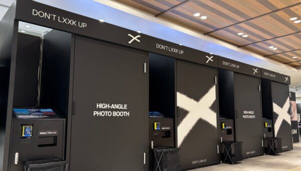 韓国発・ハイアングル撮影で話題のセルフフォトブース「DON’T LXXK UP」が日本本格進出！東京（新宿マルイ本館）・大阪（なんばマルイ）に期間限定店舗を連続オープン