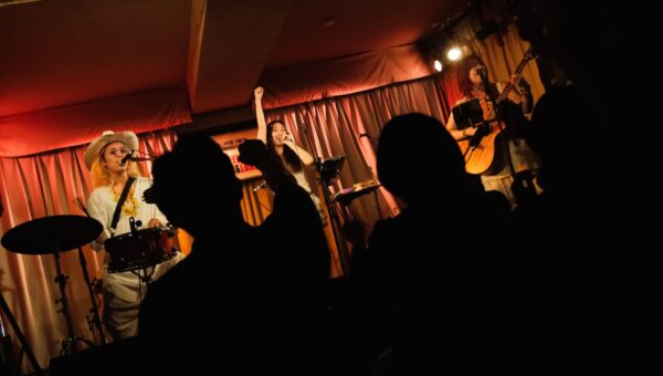 1960～1970年代の名曲も数多くカバー。Nagie Laneが、主催イベント『DONUT SONGS PREMIUM』公演に描いた、エバーグリーンなポップミュージックと戯れた心温かな宴。
