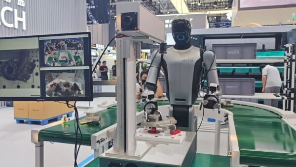 人型ロボットが部品を「つかんで、はめ込む」瞬間を、ロボットの目線で。Cruzr S2のカメラ映像をリアルタイム公開【NexTech Week 2026[秋]】