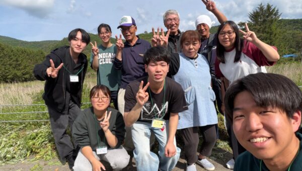 岩手・葛巻町の集落に1年通い続けた学生5名が、住民とアクションを実施。その3日間に加わる大学生10～15名を募集