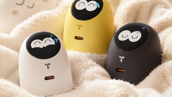 TORRAS、充電状態を“表情と数値”で見える化するスマート充電器「FlashEye Dot」を発売