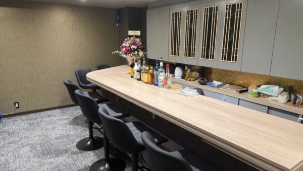 上京から4年、25歳のIT企業責任者が地元・神戸へUターン起業。三宮に誰でも無料で1日店長ができるイベントバー「エデン神戸」をオープン