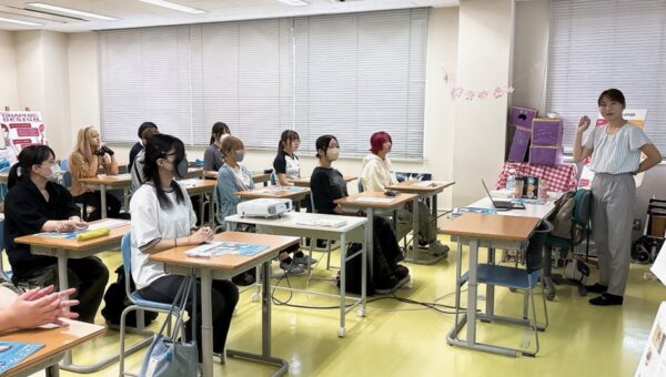 慌てないために。今から始める自信をつける就活準備専門授業での成長を振り返り、就職活動への第一歩に。キャリアコンサルタントと一緒に取り組む自己理解と進路支援
