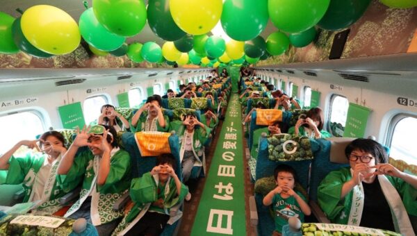 10月10日（土）「目の愛護デー」に 車内が“緑まみれ”の特別な新幹線を運行 ロート製薬が世界初!? その名も『目のグリーン車』