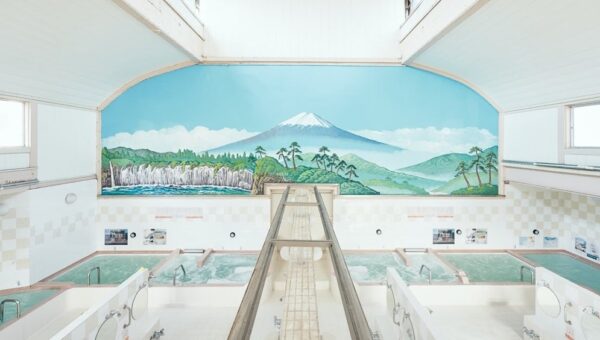 東京・小杉湯＆小杉湯原宿 × 小豆島・千年オリーブテラス for your wellness｜街の銭湯に「千年オリーブの湯」が登場。オリーブが届ける小さな非日常を。