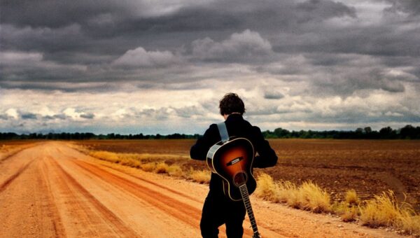 10代で全英制覇を果たした天才シンガー・ソングライターのJAKE BUGG（ジェイク・バグ）、7thアルバム『ALAMO』より新曲「Day By Day」を発表