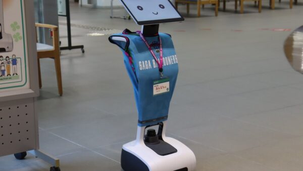 【佐賀市】新しい案内役！窓口案内ロボット「あんなちゃん」デビュー