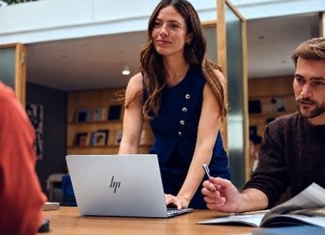 日本HP、仕事や創作活動を支える超軽量AI PCのラインアップを拡充