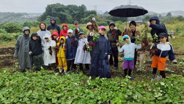 稲城市の里山でサツマイモ掘り 土に触れ実感する実りの秋 10月25日（日）31日（土）〔東京〕