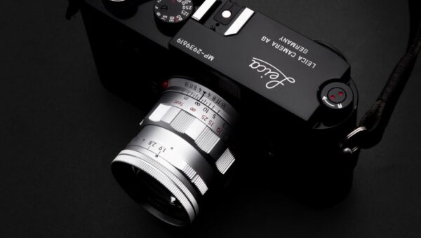 銘玉「Super-Six」の描写思想を現代へ。やわらかな空気感と絵画的なボケを楽しむ「LIGHT LENS LAB M 50mm f/1.9 Rigid-ZS6」販売開始